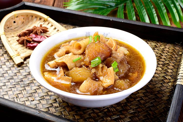 薛新昌,公司经营范围包括:餐饮企业管理咨询(不含餐饮加工